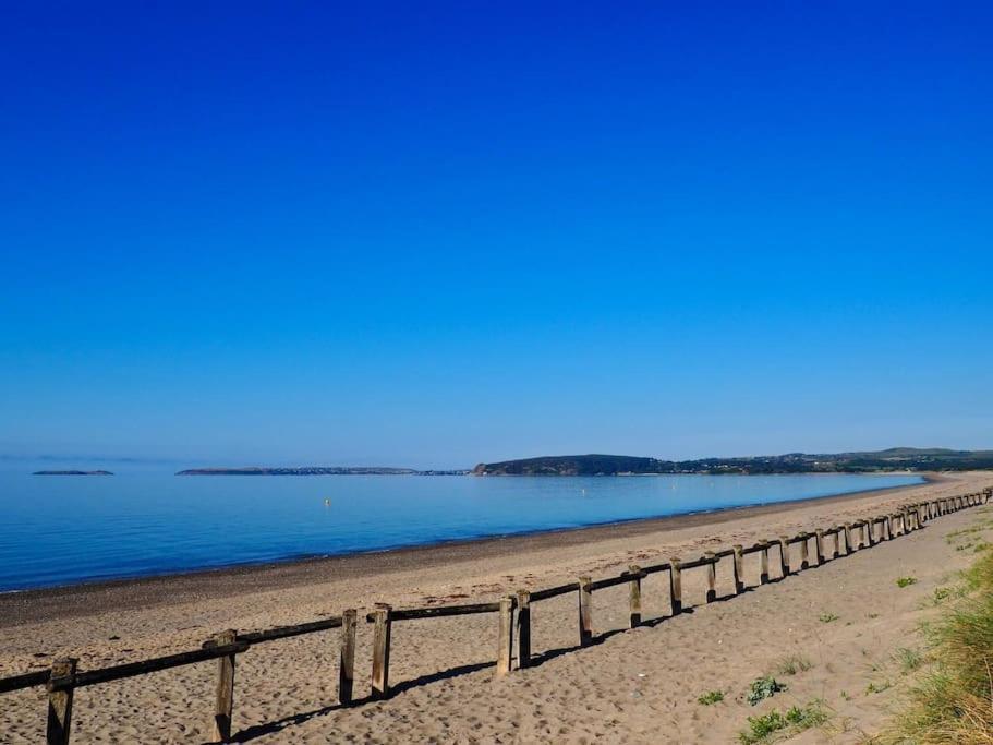 Beach Front Apartment Пуллгелі Екстер'єр фото